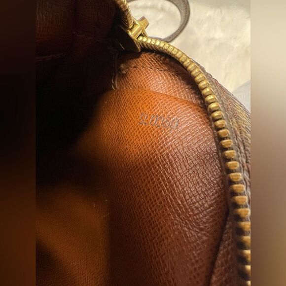 LOUIS VUITTON-SL0050 Danube Monogram Canvas Crossbody - Picture 15 of 15